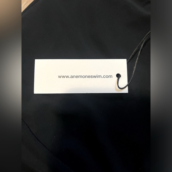 NWT Anemone Balconnette Underwire One Piece in Black Size L - Picture 3 of 6